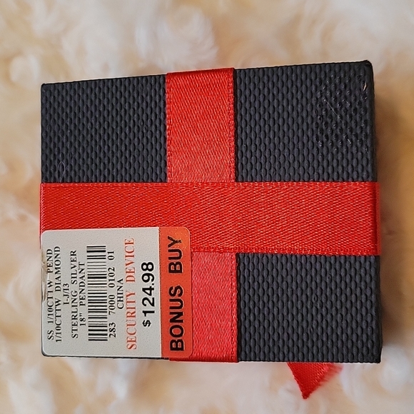 SOLD      Diamond Necklace - Picture 4 of 5